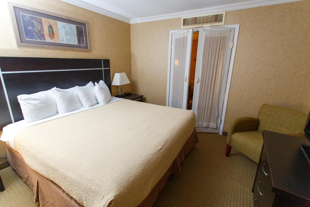 The George Dawson Inn & Conference Centre ดอว์สันครีก ภายนอก รูปภาพ