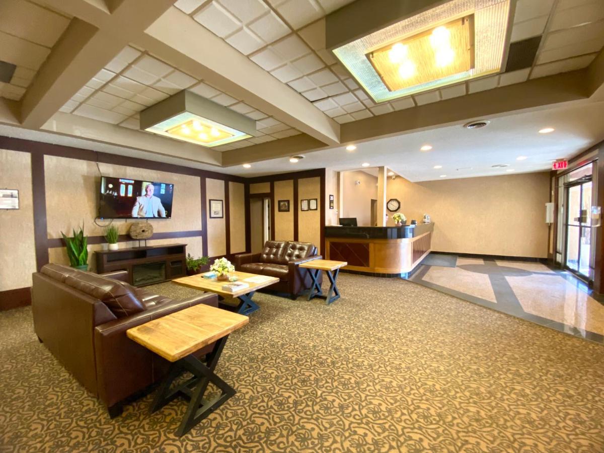 The George Dawson Inn & Conference Centre ดอว์สันครีก ภายนอก รูปภาพ