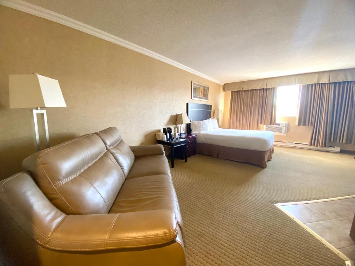 The George Dawson Inn & Conference Centre ดอว์สันครีก ภายนอก รูปภาพ