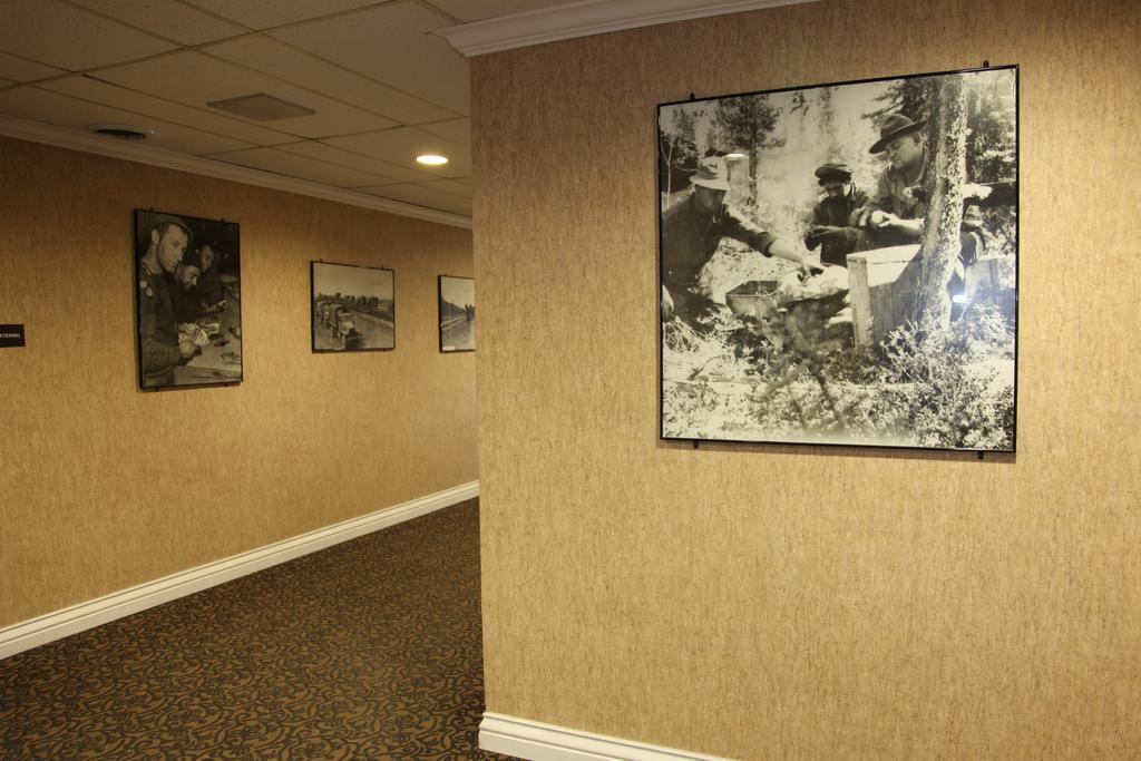 The George Dawson Inn & Conference Centre ดอว์สันครีก ภายนอก รูปภาพ